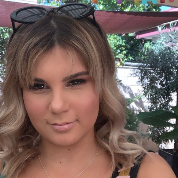 Meet your Posher, Taylah - Picture 1 of 1